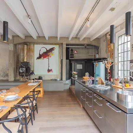 Design Loft With Private Parking