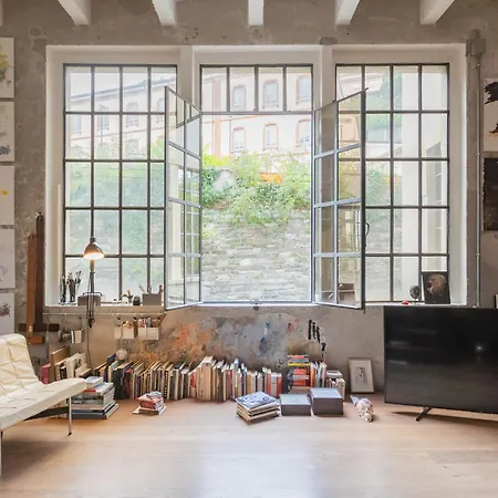 Design Loft With Private Parking شقة كومو