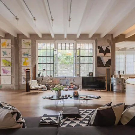 Design Loft With Private Parking كومو