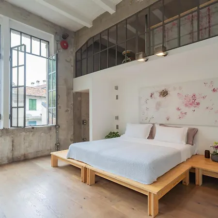 Design Loft With Private Parking * كومو