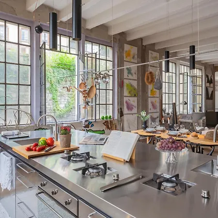 Design Loft With Private Parking شقة كومو